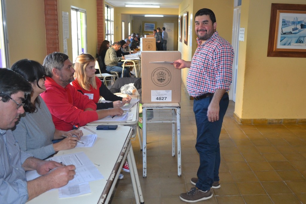 Carlos Benítez reelecto en Huanchilla.